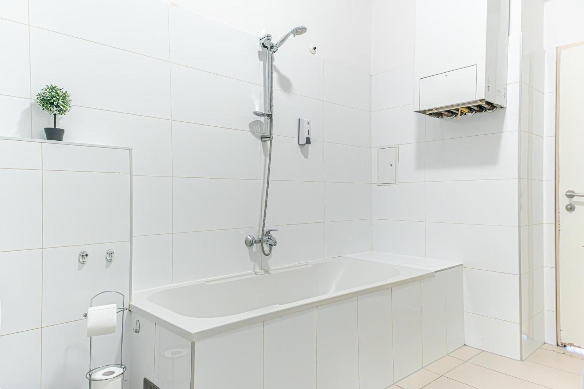 Amazing 2Br City Stay, Wiener Stadthalle Exterior foto